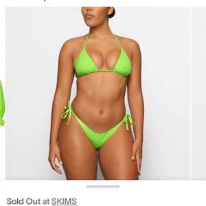 SKIMS triangle neon Green Bikini top